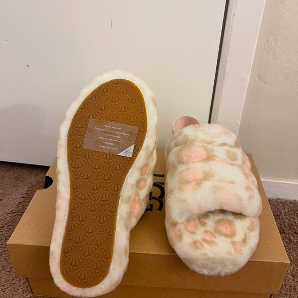COPY - 100% Authentic Brand New in Box UGG Fluff Yeah Slide Panther Print - Picture 2 of 4